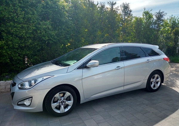 Hyundai i40 cena 28700 przebieg: 164000, rok produkcji 2012 z Poręba małe 191